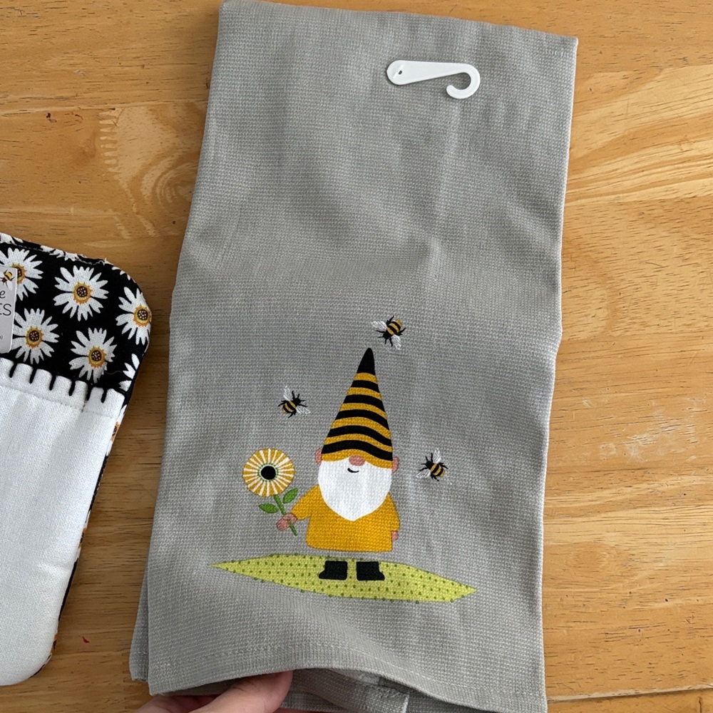 Gnome Themed Kitchen Towel and Pouch Set - Picture 5 of 5